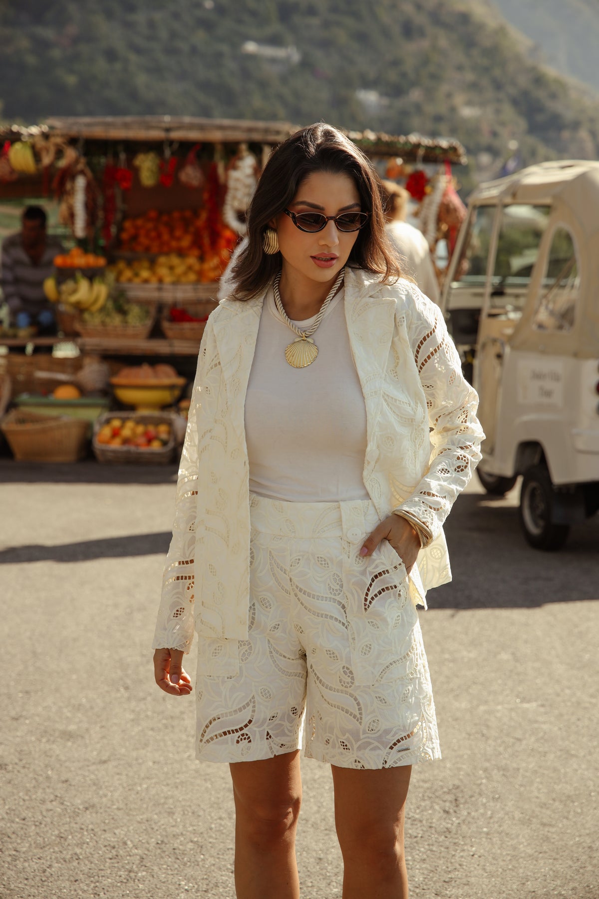Kate matching set in Off White – blazer and shorts by USE Monami